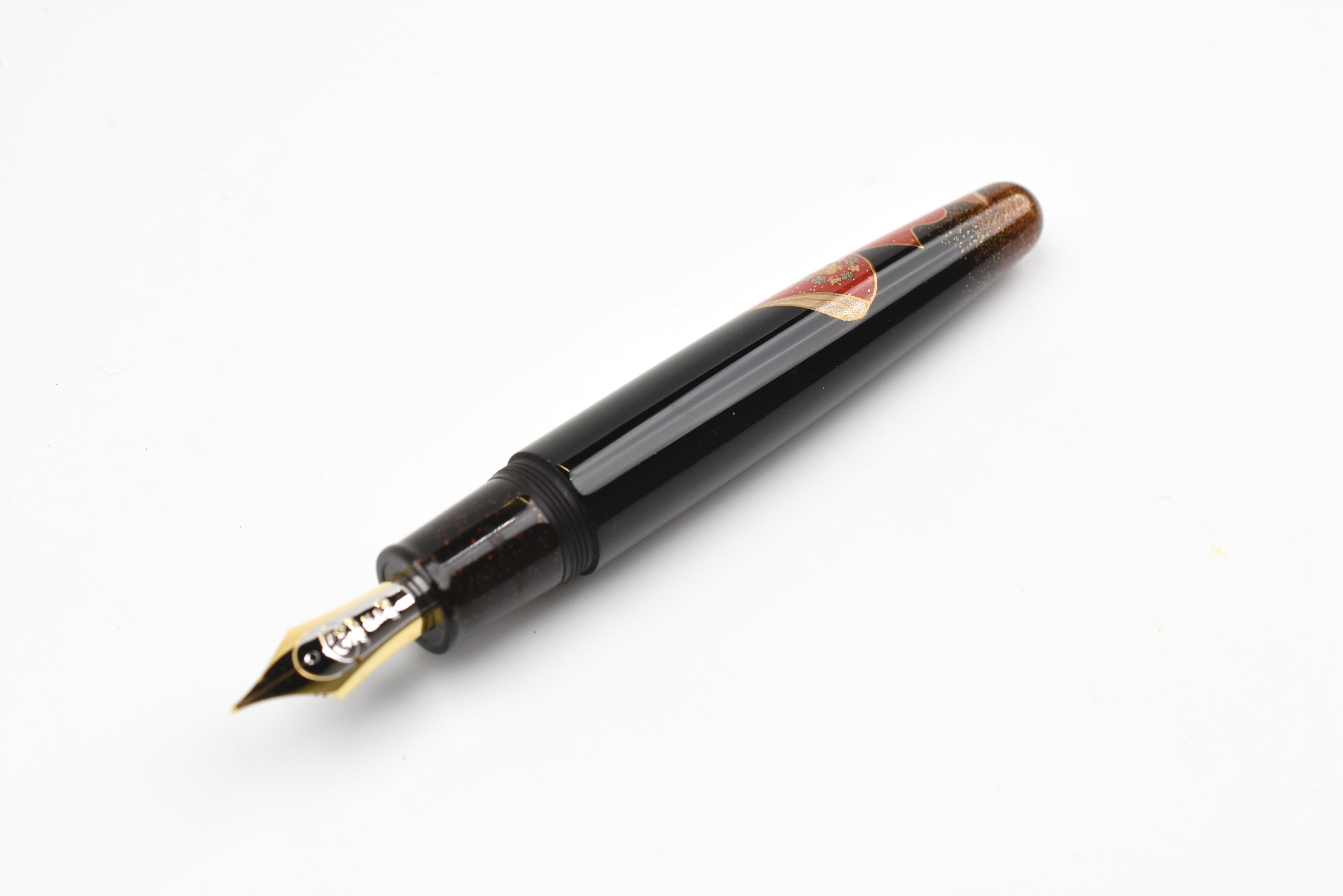 Taccia Empress Fountain Pen - Beauty Looking Back - Limited Edition