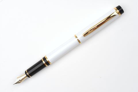 Pilot Grance - Pearl White