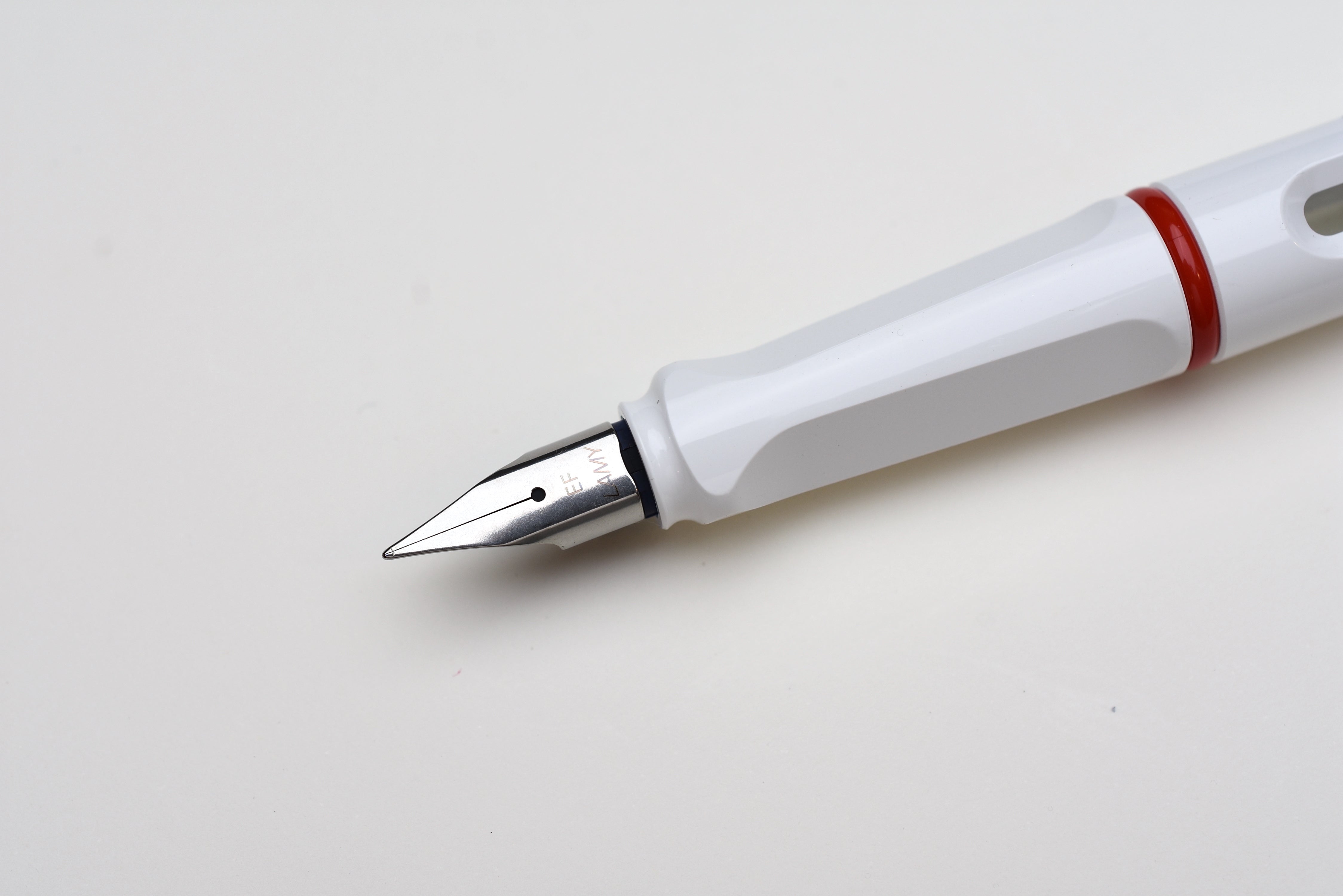 LAMY Safari Fountain Pen - White with Red Trim - Special Edition