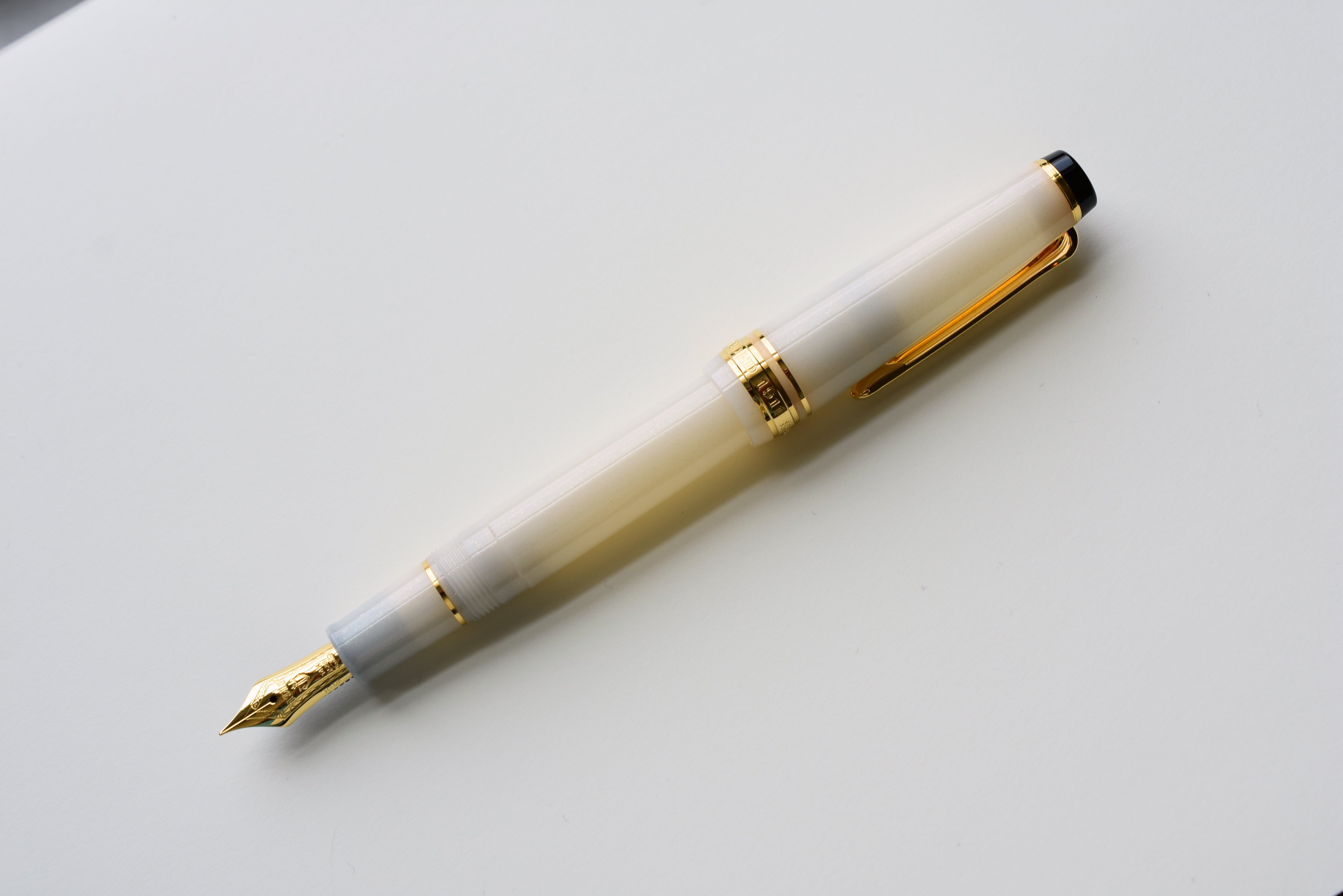 Sailor Pro Gear Slim Four Seasons - Meigetsu - Ivory Lamé