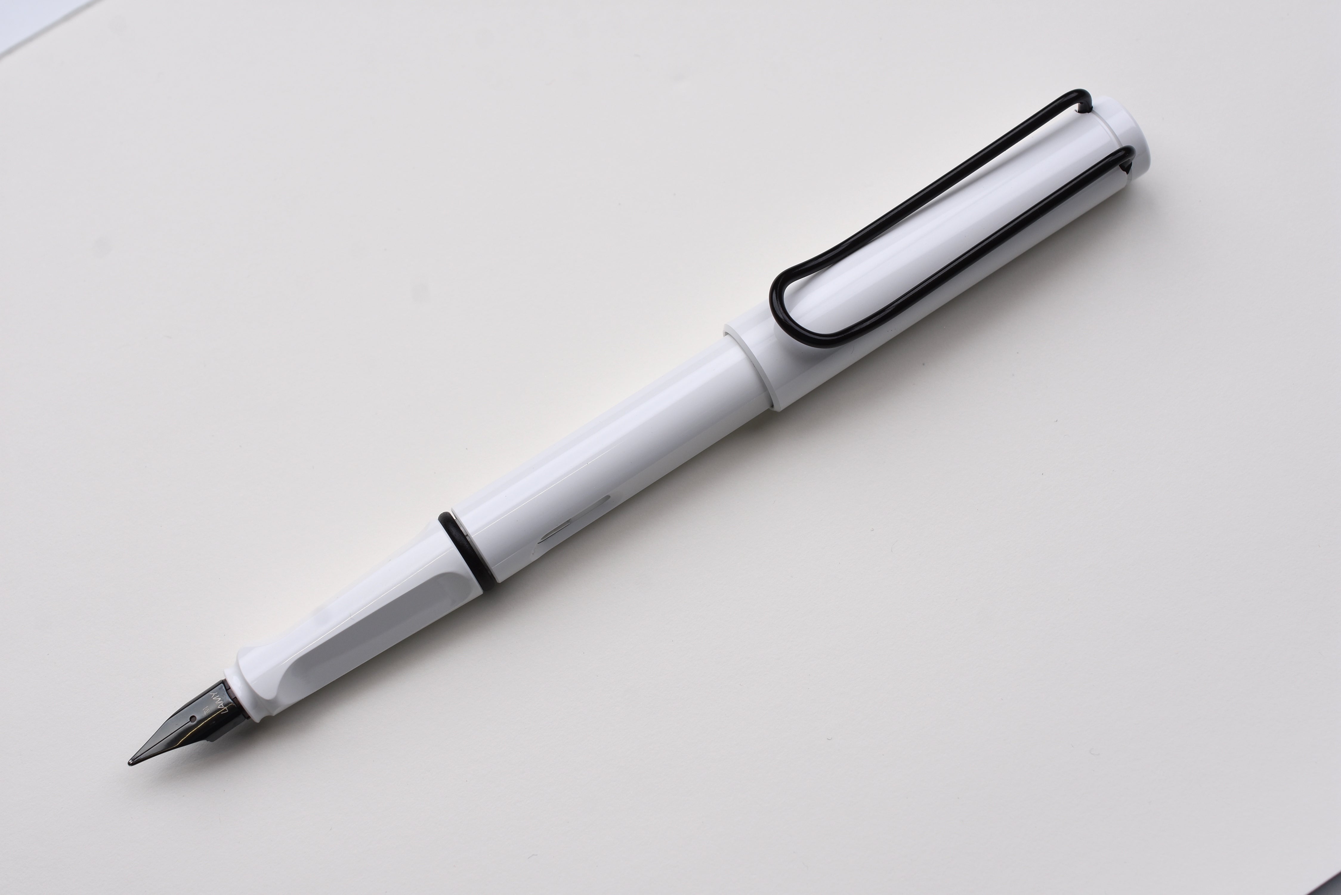 LAMY Safari Fountain Pen - White/Black - Special Edition