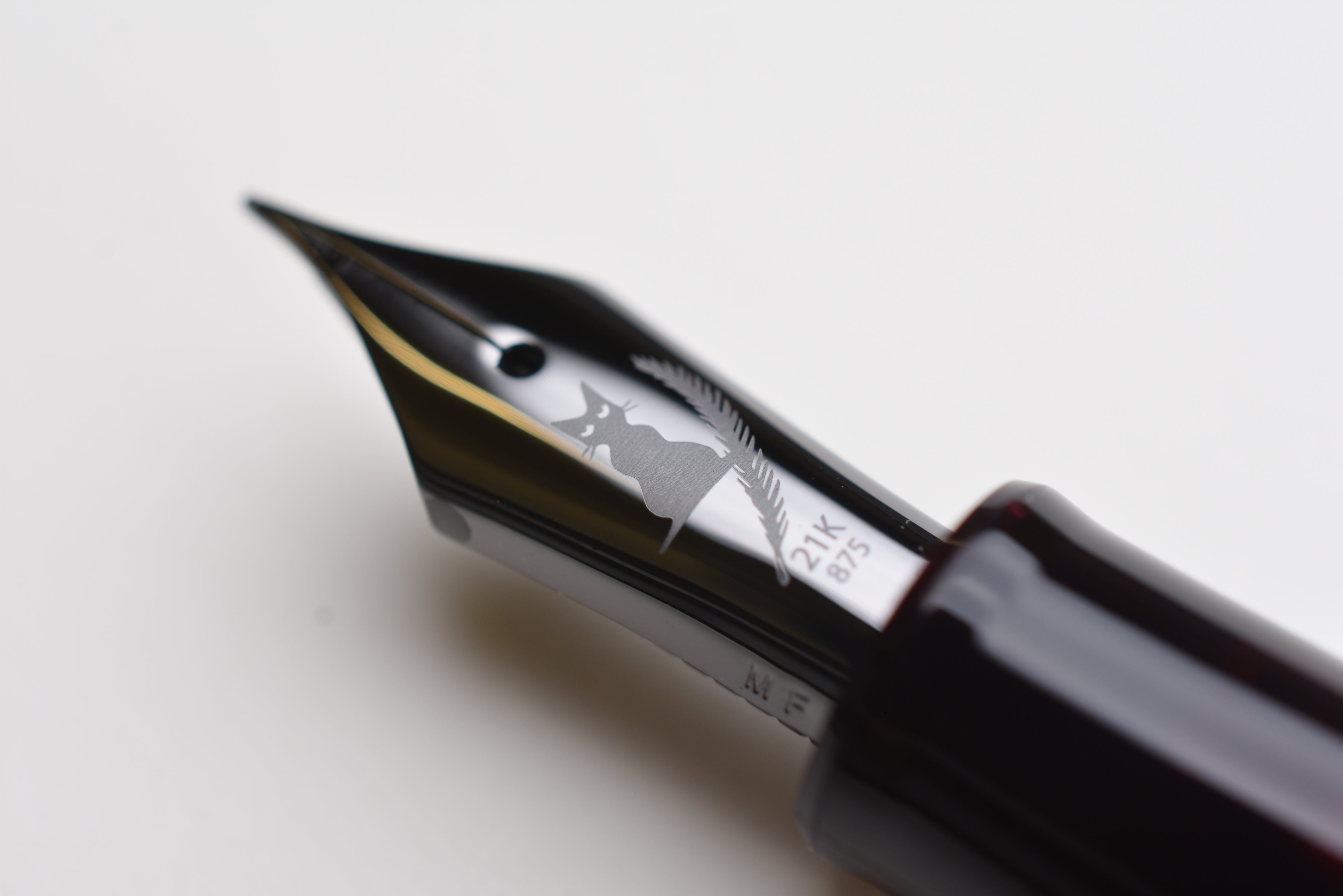 BUNGUBOX Original Fountain Pen - Pro Gear Realo - The Witch 2022